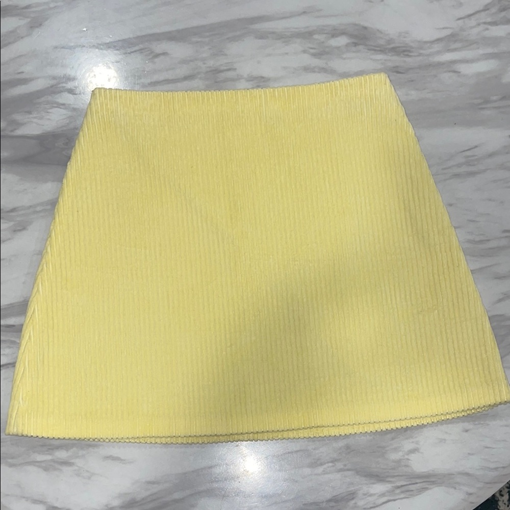 Aritzia Wilfred Yellow Corduroy Mini Skirt‎ size 4